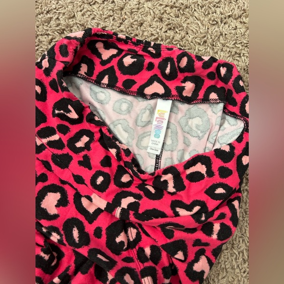 Lularoe Valentine’s Leggings - Picture 2 of 2